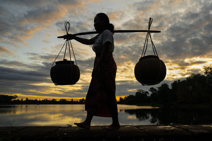 Photographer Captures People, Traditions, And Street Scenes From Around The World (50 Pics)