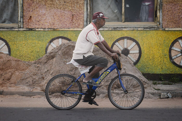 Photographer Captures People, Traditions, And Street Scenes From Around The World (50 Pics)