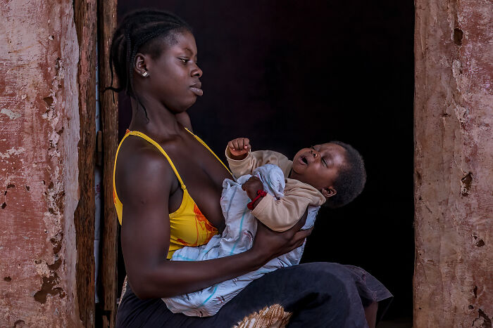 Photographer Captures People, Traditions, And Street Scenes From Around The World (50 Pics)