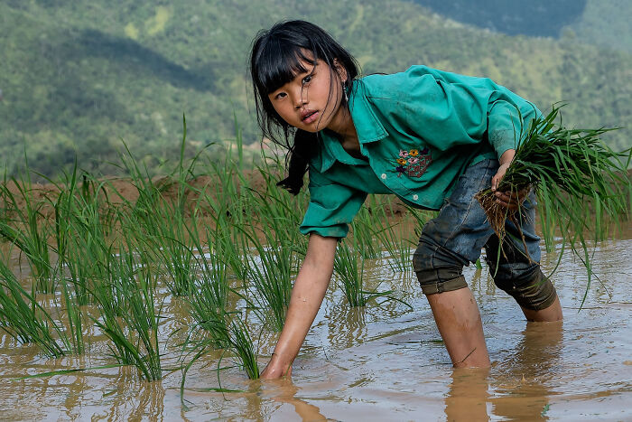 Photographer Captures People, Traditions, And Street Scenes From Around The World (50 Pics)