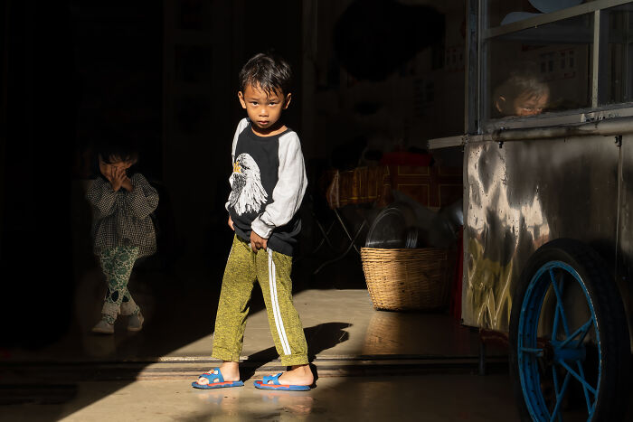 Photographer Captures People, Traditions, And Street Scenes From Around The World (50 Pics)