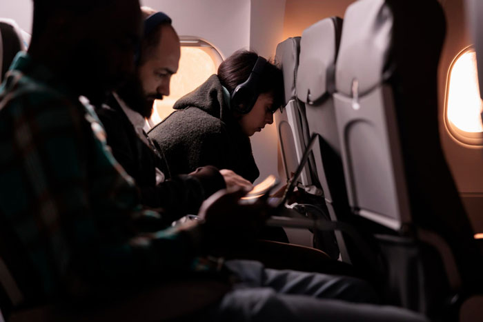 Woman Pretends To Be Asleep In Passenger’s Assigned Seat, Throws Attitude When Asked To Move
