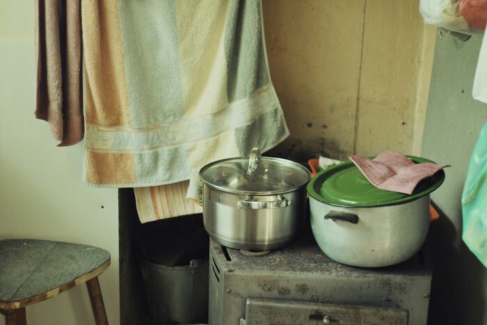 35 People Recall The Grossest, Most Unexpected Things They’ve Ever Witnessed In Strangers’ Homes
