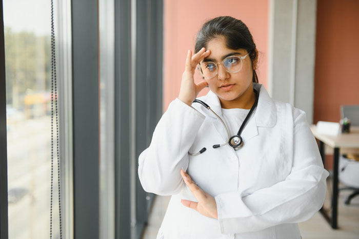 Woman Prioritizes Brunch Date Over Dad’s Surgery, Tells Surgeon He&#8217;s The One Who Should Wait