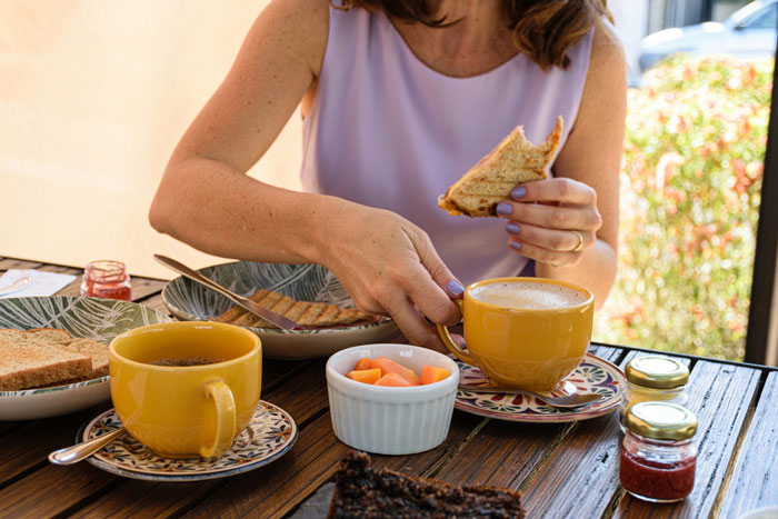 Woman Prioritizes Brunch Date Over Dad’s Surgery, Tells Surgeon He&#8217;s The One Who Should Wait
