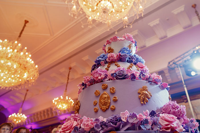Woman Threatens Bakery With Social Media Roasting After They Won’t Refund Half-Eaten Cake