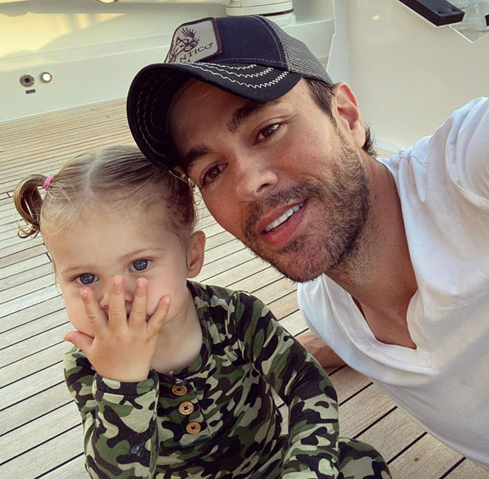 &#8220;So Glad He Is Not Like His Father&#8221;: Enrique Iglesias Praised Amid Anna Kournikova&#8217;s Pregnancy