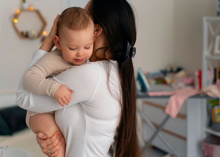 Mom Fumes As Dad Leaves 8YO To Babysit 16MO, Netizens More Concerned About What Kid Does To Toddler