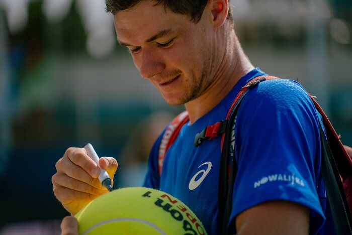 Man Snatches Kamil Majchrzak&#8217;s Hat From Kid In Viral Video From US Open, Tennis Star Responds