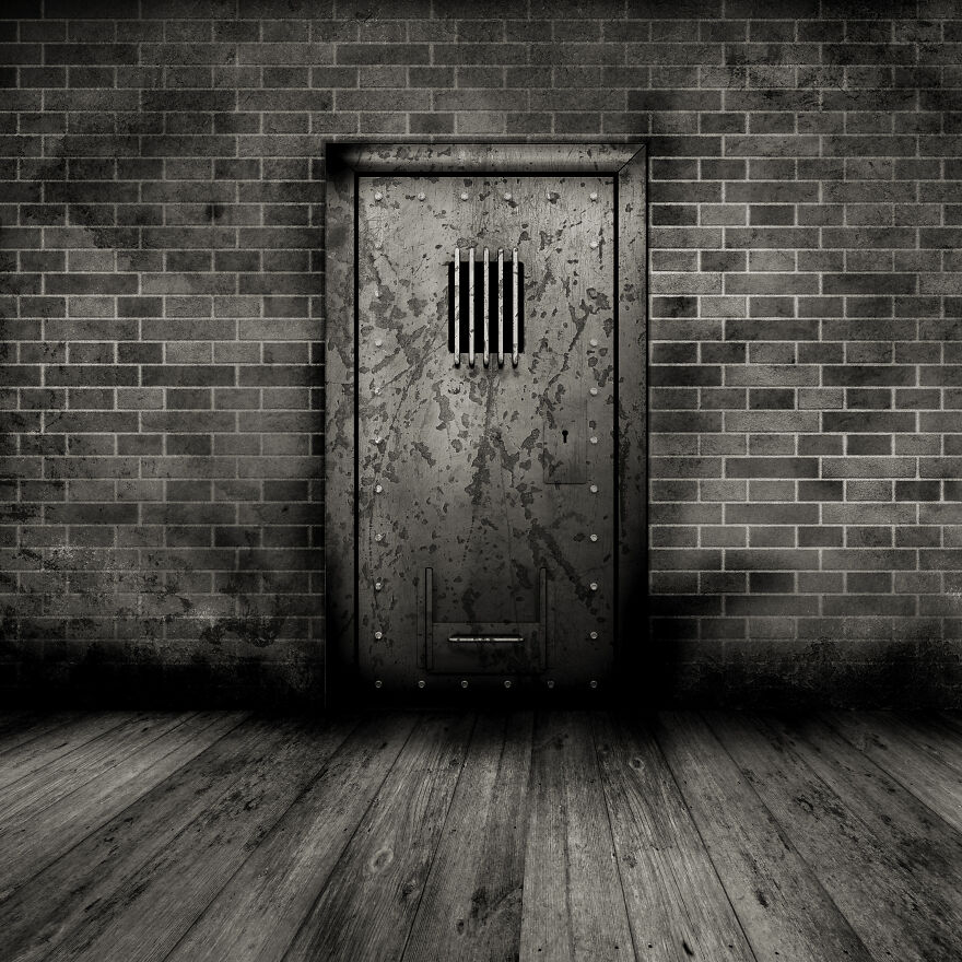 12 Rel-Life Claustrophobia Stories That Will Make Your Chest Tighten