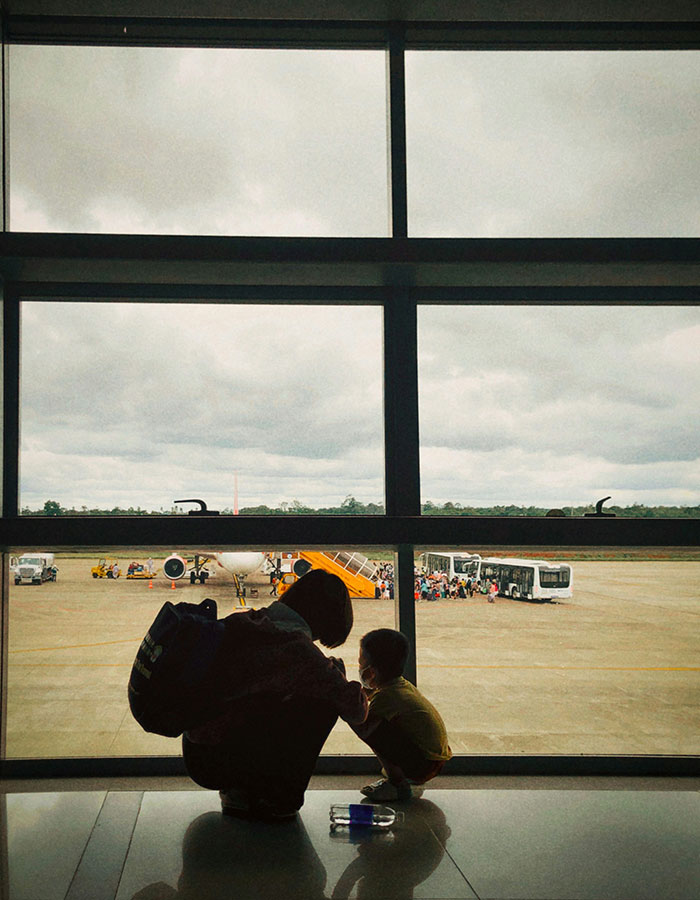 Plane Passenger’s Toddler Complaint Divides Internet On Parenting Etiquette