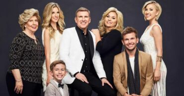 avannah Chrisley, Todd Chrisley, Chase Chrisley, Grayson Chrisley, Julie Chrisley, Kyle Chrisley, Lindsie Chrisley and Nanny Faye on Chrisley Knows Best