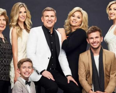avannah Chrisley, Todd Chrisley, Chase Chrisley, Grayson Chrisley, Julie Chrisley, Kyle Chrisley, Lindsie Chrisley and Nanny Faye on Chrisley Knows Best