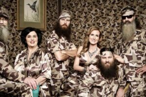 Duck Dynasty cast posing for a picture