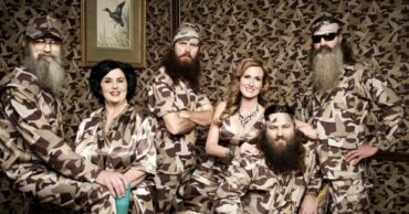 Duck Dynasty cast posing for a picture