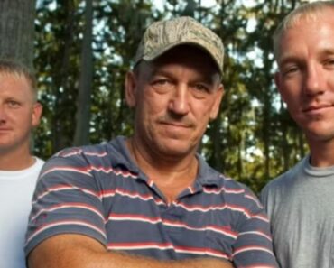 Troy Landry with his sons on Swamp People