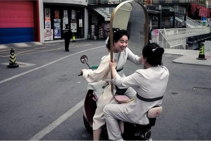110 Powerful Street Photos That Reveal The Beauty Of Everyday Life