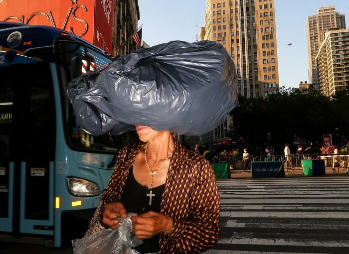 110 Powerful Street Photos That Reveal The Beauty Of Everyday Life