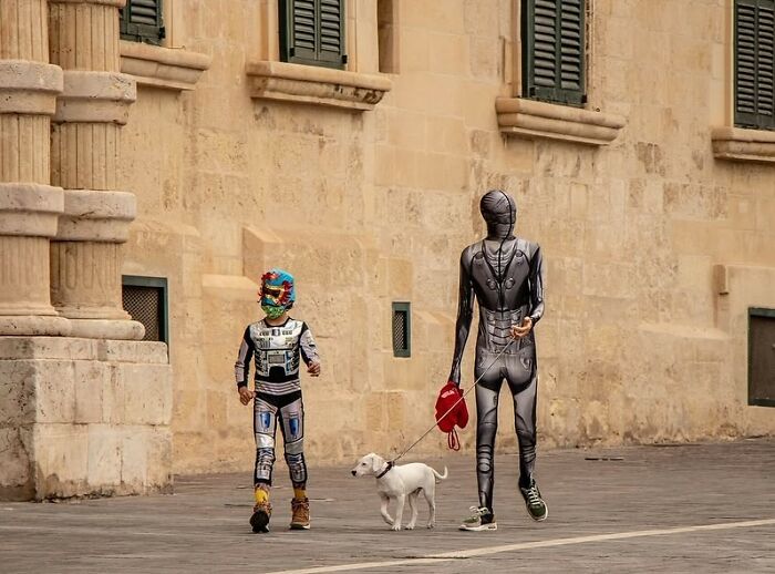 110 Powerful Street Photos That Reveal The Beauty Of Everyday Life