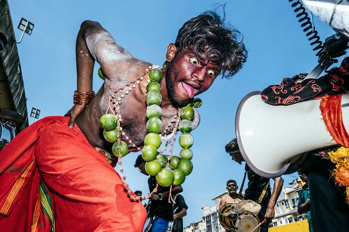 110 Powerful Street Photos That Reveal The Beauty Of Everyday Life