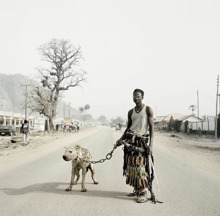 110 Powerful Street Photos That Reveal The Beauty Of Everyday Life