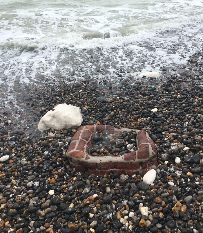 106 Interesting And Bizarre Things People Found At The Beach (New Pics)
