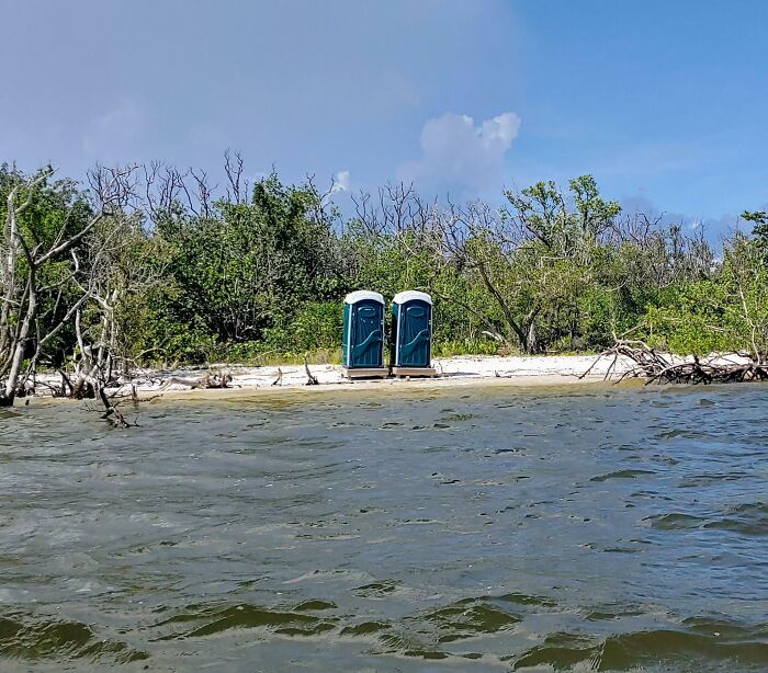 106 Interesting And Bizarre Things People Found At The Beach (New Pics)