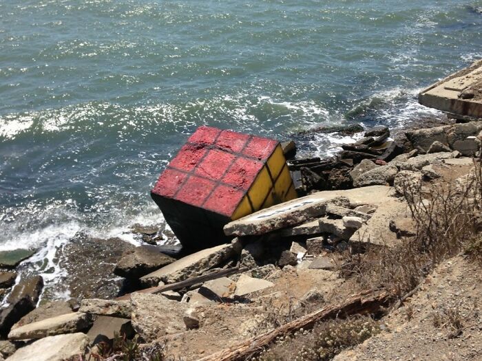 106 Interesting And Bizarre Things People Found At The Beach (New Pics)