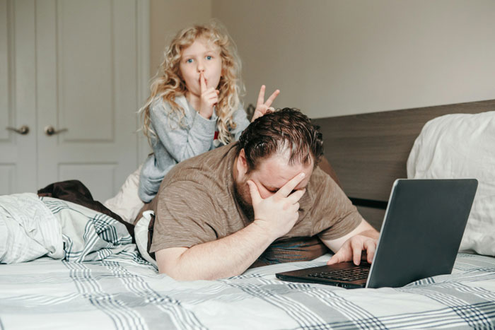 Woman Thinks Babysitters Don’t Deserve A Living Wage, Gets A Reality Check From Sibling