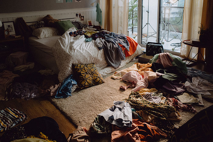 Woman Thinks She’s Met A Perfect Man Until She Visits His Home