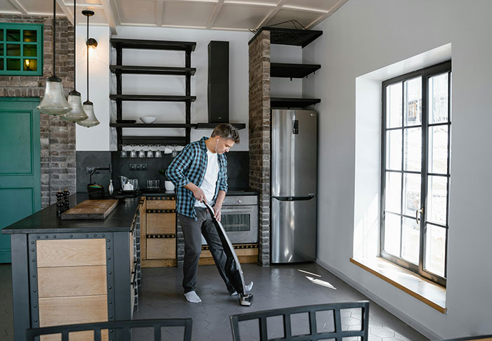 Woman Thinks She’s Met A Perfect Man Until She Visits His Home