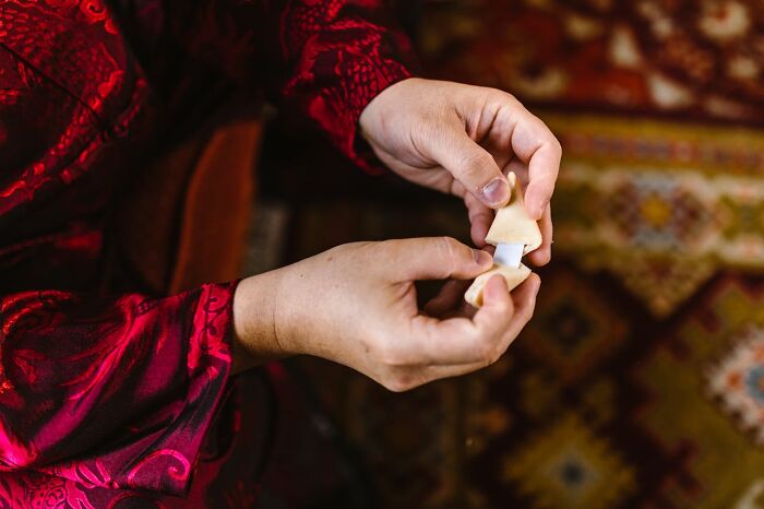 “A Coffin”: 114 Times Couples Put The Most Unexpected Stuff On Their Wedding Registries
