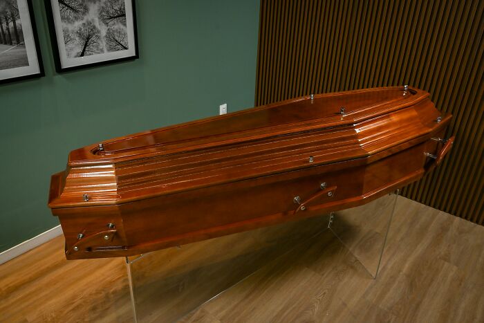 “A Coffin”: 114 Times Couples Put The Most Unexpected Stuff On Their Wedding Registries