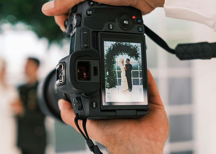 Woman Considers Recreating Wedding Photos Because The Originals Are So Bad