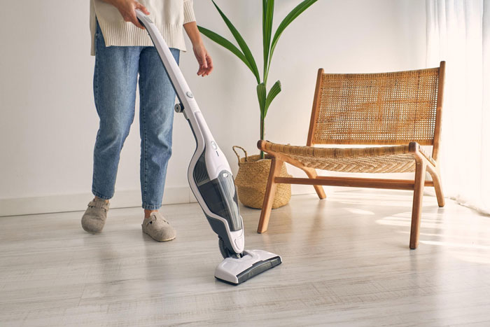 Grandkid Loses Patience With Villainous Vacuum Cleaner Salespeople, Kicks Them To The Curb