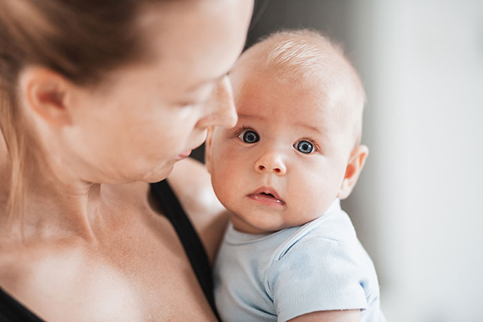 &#8220;My Wife Is Slow&#8221;: Man Guides Wife Through First Month Of Baby Care, Realizes He Can&#8217;t Look Away