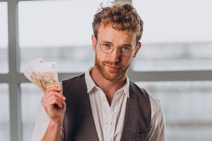 Guy Horrified After Toxic GF Wants To Quit Her Job After He Wins Lottery, Decides To Dump Her