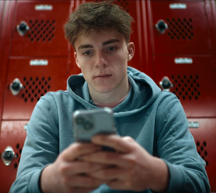 Teen Tormented By Bully Over Texts For Two Years, Finds Out It’s Her Mother