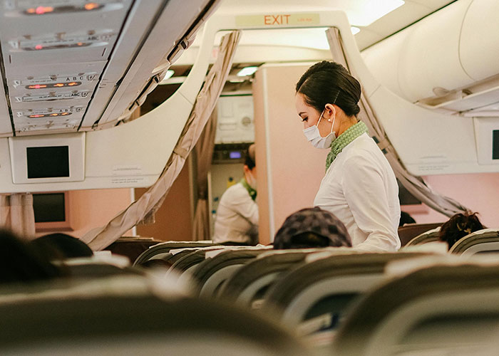Flight Attendant Wonders If They Were Wrong To Not Offer Overweight Woman A Seatbelt Extender Immediately