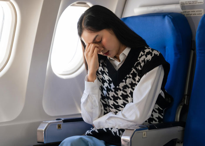 Person Refuses To Lift Armrest To Make Room For Obese Passenger, Gets Labeled Fatphobic
