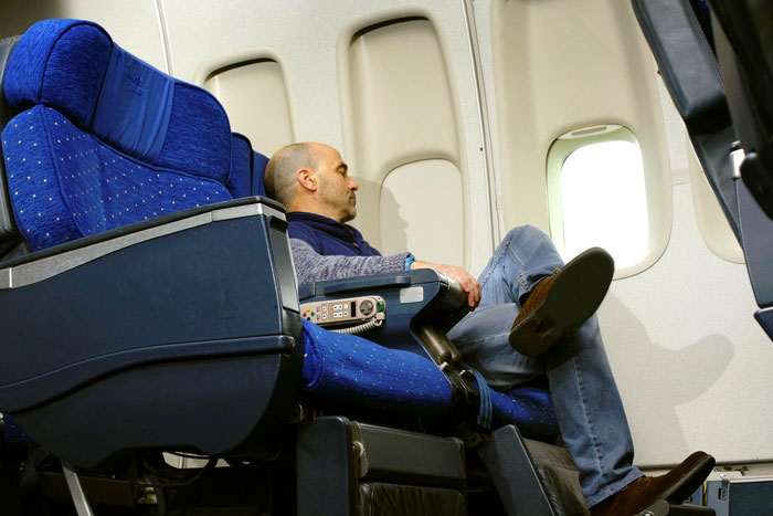 Person Refuses To Lift Armrest To Make Room For Obese Passenger, Gets Labeled Fatphobic