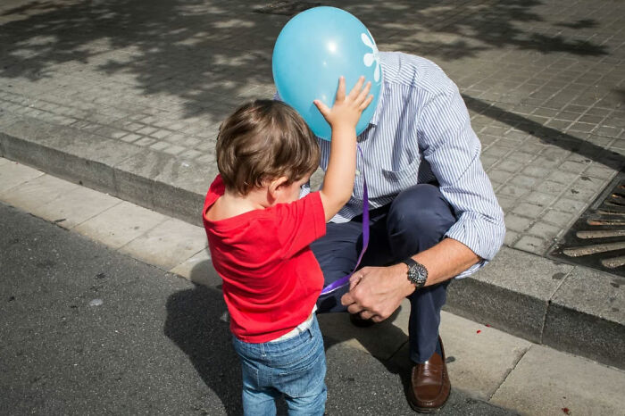 27 Serendipitous Moments Captured In Everyday Life By This Street Photographer (New Pics)