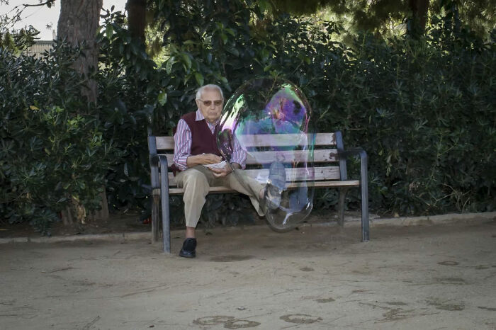 27 Serendipitous Moments Captured In Everyday Life By This Street Photographer (New Pics)