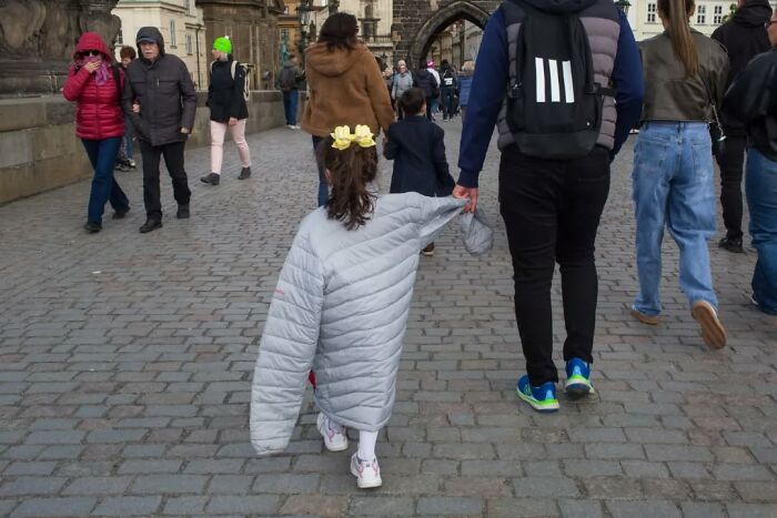27 Serendipitous Moments Captured In Everyday Life By This Street Photographer (New Pics)