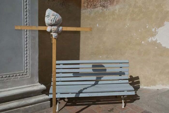 27 Serendipitous Moments Captured In Everyday Life By This Street Photographer (New Pics)