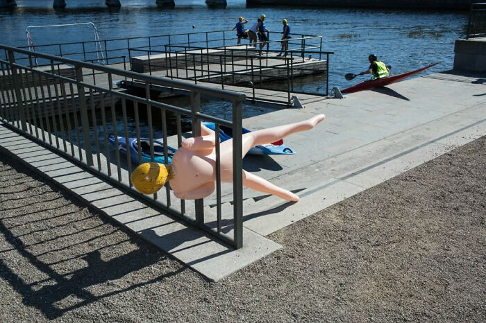 27 Serendipitous Moments Captured In Everyday Life By This Street Photographer (New Pics)