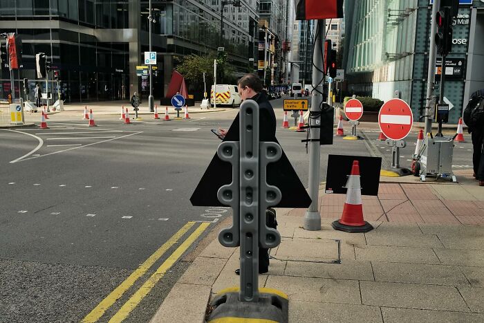 38 Perfectly Timed Street Photos That Might Make You Look Twice