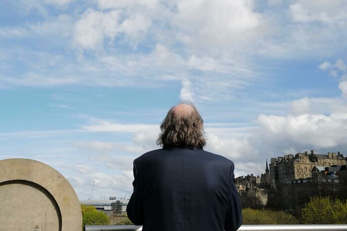 38 Perfectly Timed Street Photos That Might Make You Look Twice