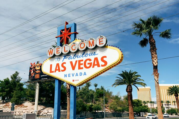 People Saw These 57 Travel Destinations In Person And They Were Not The Same As The Pictures