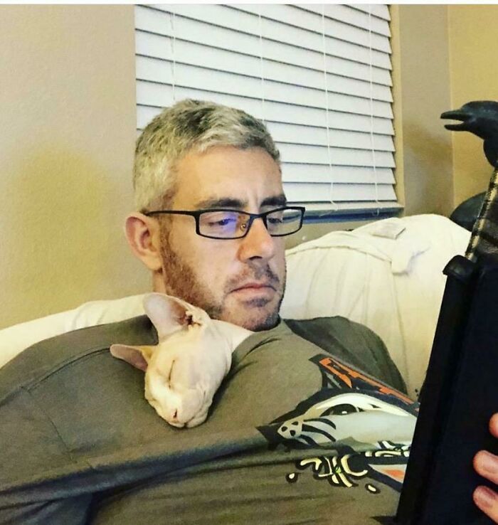 140 Dads Who Said “No Pets” And Ended Up Becoming Total Softies
